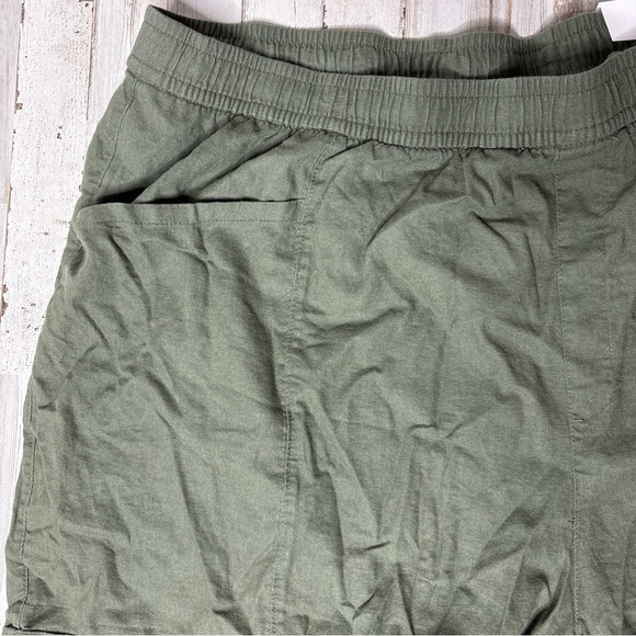 Old Navy Linen Blend Pull On Elastic Waist Green Shorts Women’s Size 4XL - Picture 4 of 5
